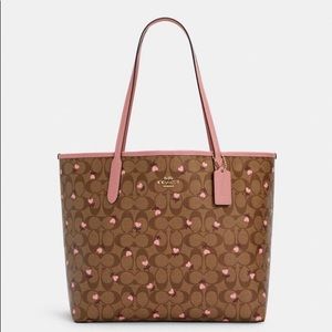 TOTE IN SIGNATURE CANVAS WITH HEART FLORAL PRINT